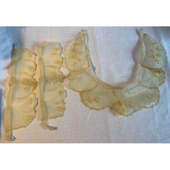 Vintage Yellow embroidery collar and cuff trim set - Picture 8 of 9